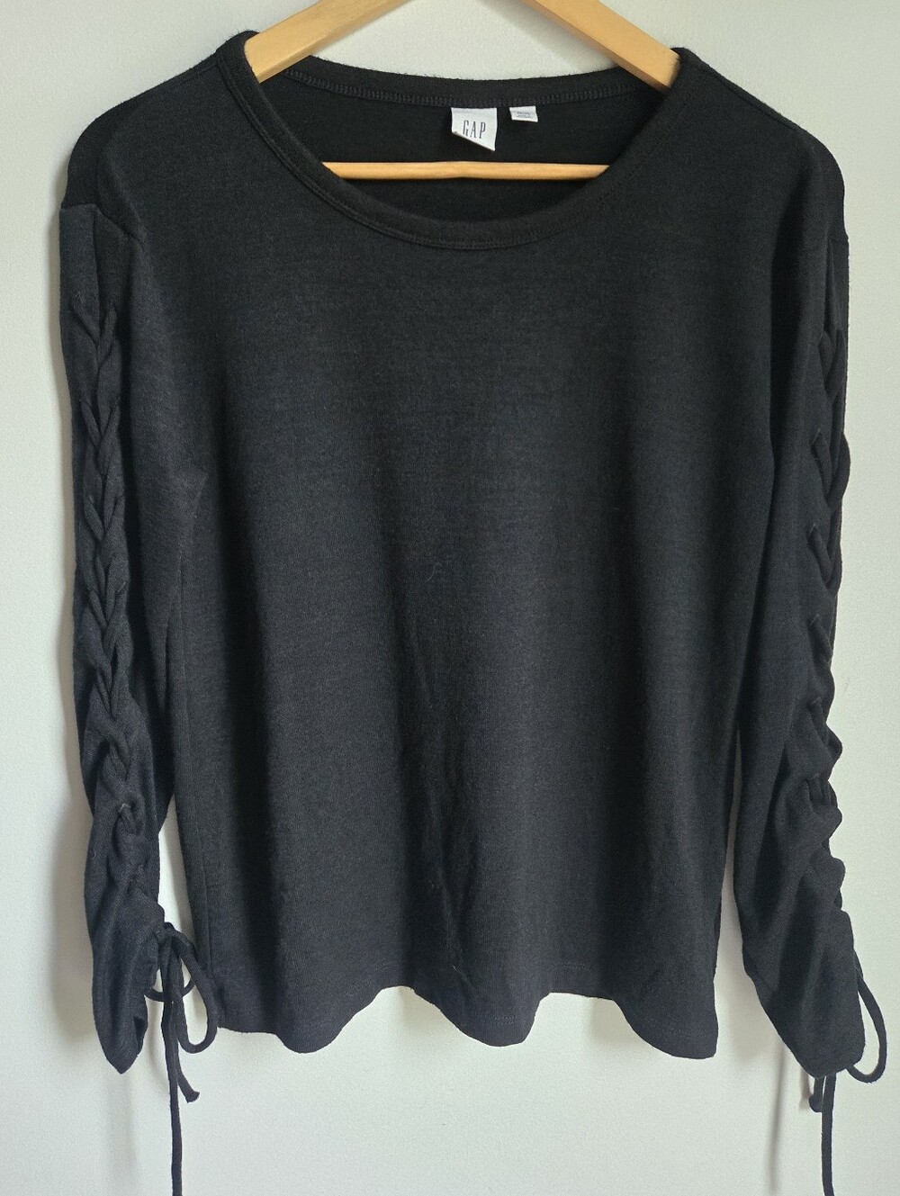 GAP Black Long-Sleeve Knit Top with Ladder Sleeve Ties